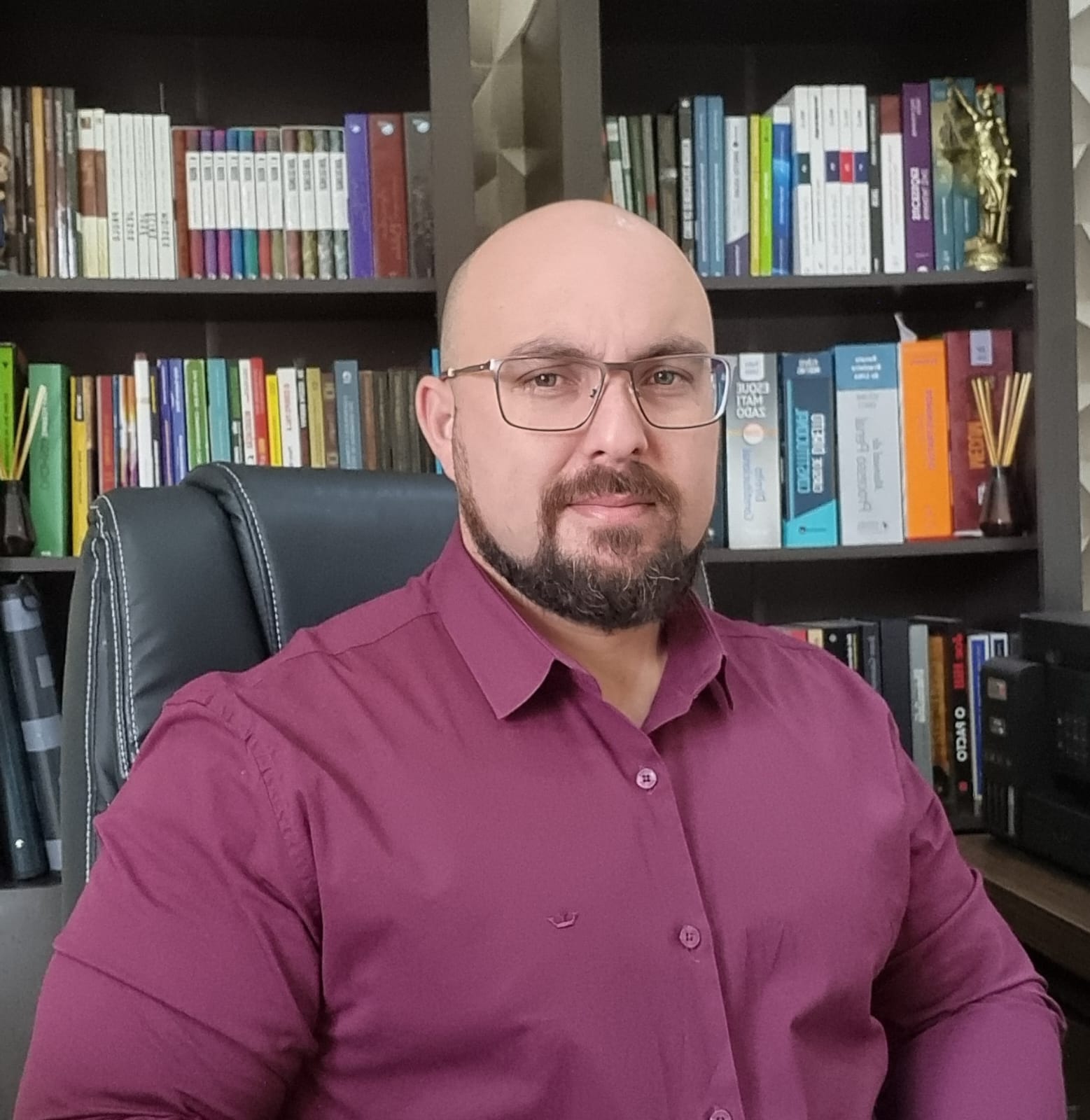 Dr. Diogo Veloso Leandro - Advogado